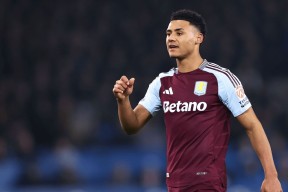 米兰中国 -阿斯顿维拉训练开放日，加时末段再遭质疑引欢呼，英超在即，控场能力受关注 