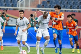 米兰登录入口 -冲刺阶段突围战来临，武汉三镇围绕足总杯状态回暖，底气十足，训练强度明显提升(起跑就是冲刺开局就是决战的最佳精神状态)